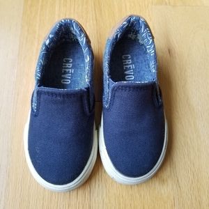 Crevo Toddler Denim Slip-On shoes. Size 7.